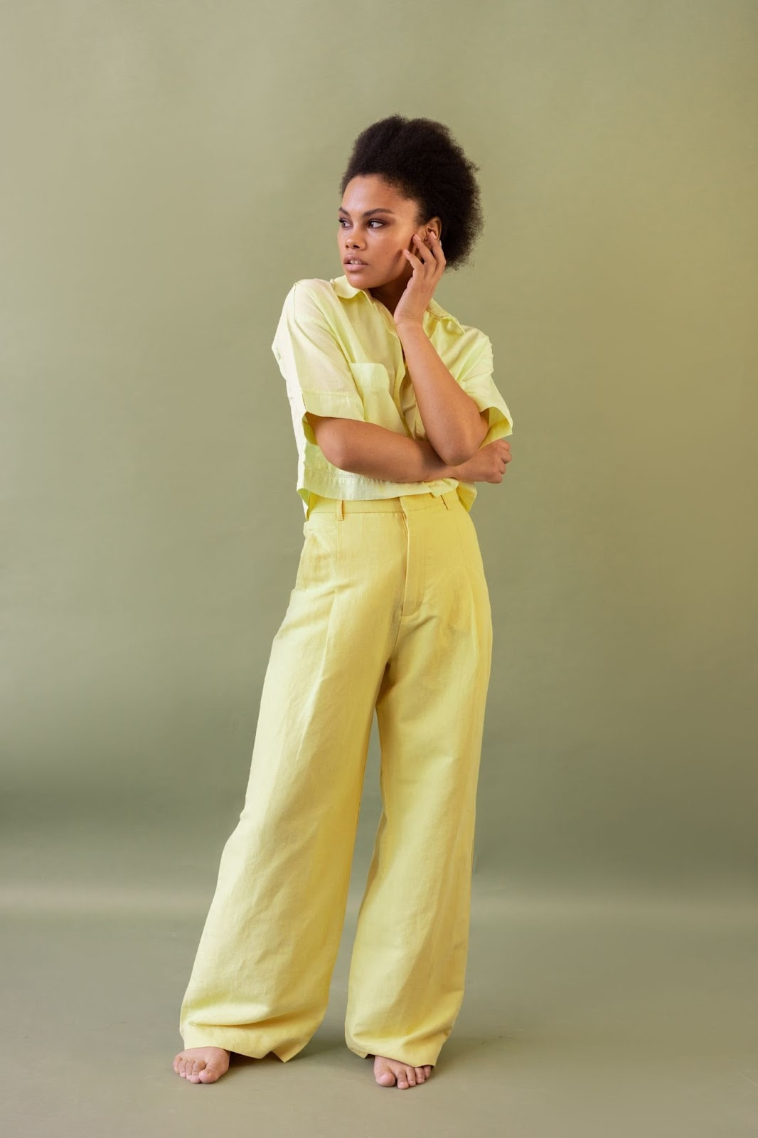 What to Wear With Yellow Pants
